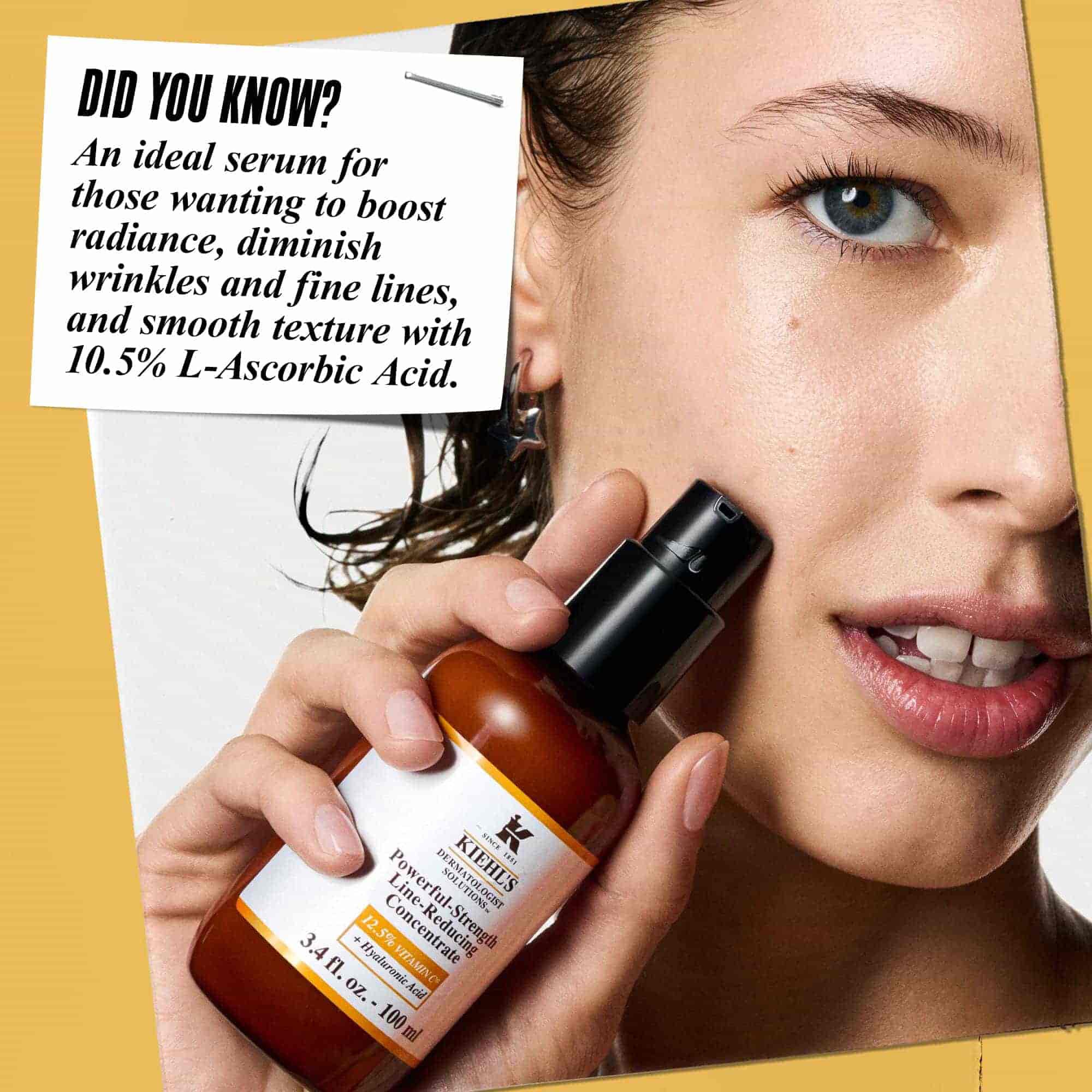 En person, der påfører Powerful-Strength Line-Reducing Concentrate i ansigtet. Teksten lyder: "Vidste du det? Perfekt til ujaevn hudtone, dette yderst effektive serum er formuleret med 12,5% fragmenteret C-vitamin og hyaluronsyre."