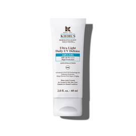 En 30 ml tube Kiehl's Ultra Light Daily UV Defense Aqua Gel mod en hvid baggrund.