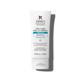 En 30 ml tube Kiehl's Ultra Light Daily UV Defense Aqua Gel mod en hvid baggrund.
