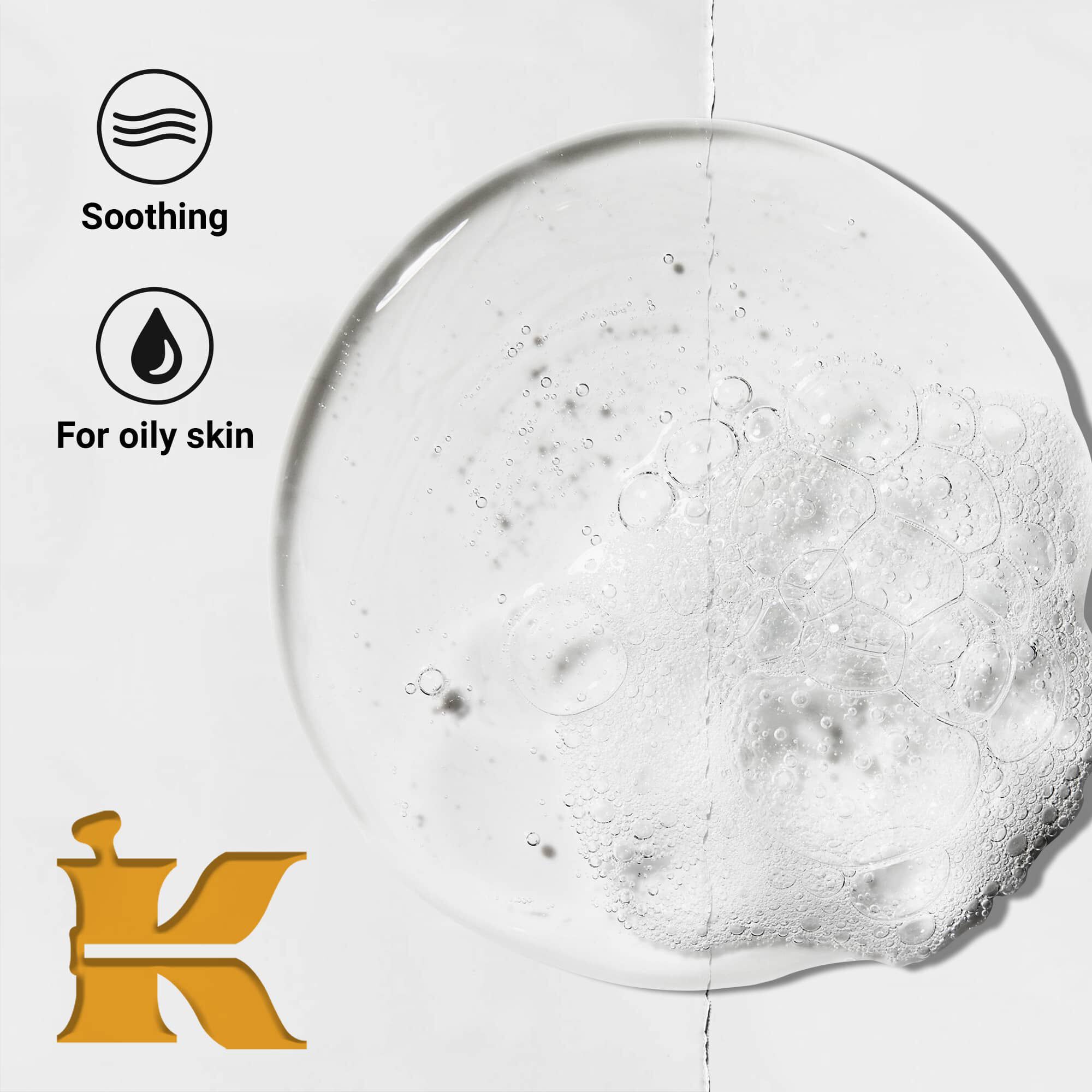 Foto af produktets konsistens med ikoner, der angiver, at det er beroligende og formuleret til fedtet hud