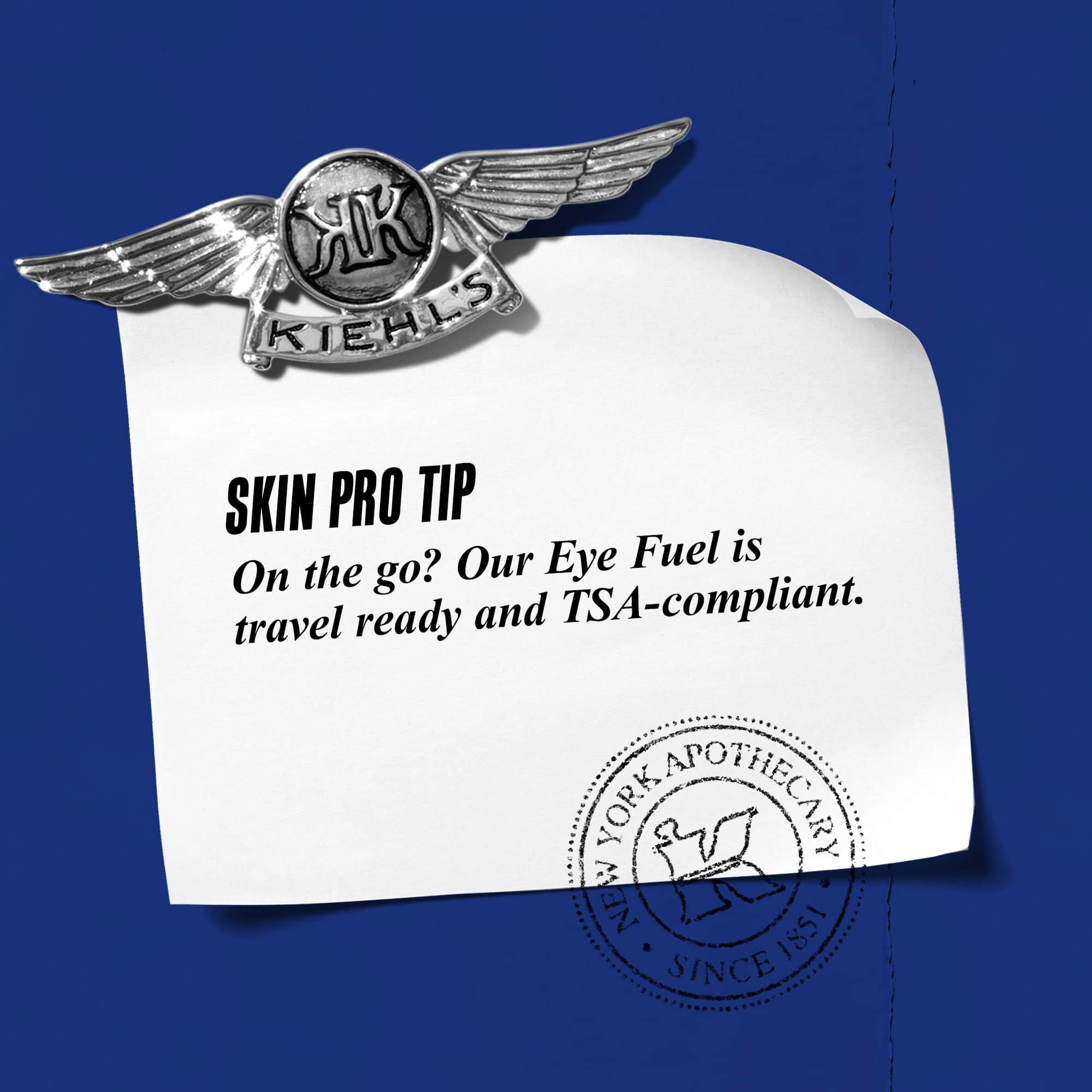 Grafik med tekst: "Skin Pro Tip: På farten? Vores Eye Fuel er designet til nem rejse og er TSA-godkendt."