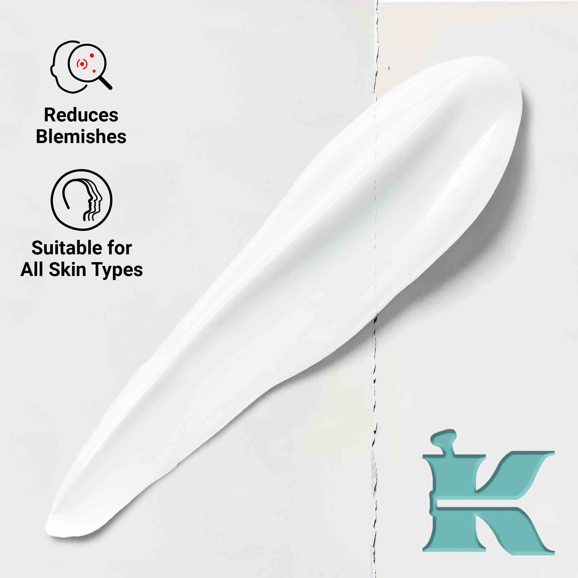 Taetbillede af Expertly Clear Blemish-Treating & Preventing Lotion-konsistens, der viser en cremet formel. Tekst fremhaever dens evne til at reducere urenheder og egnethed til alle hudtyper.