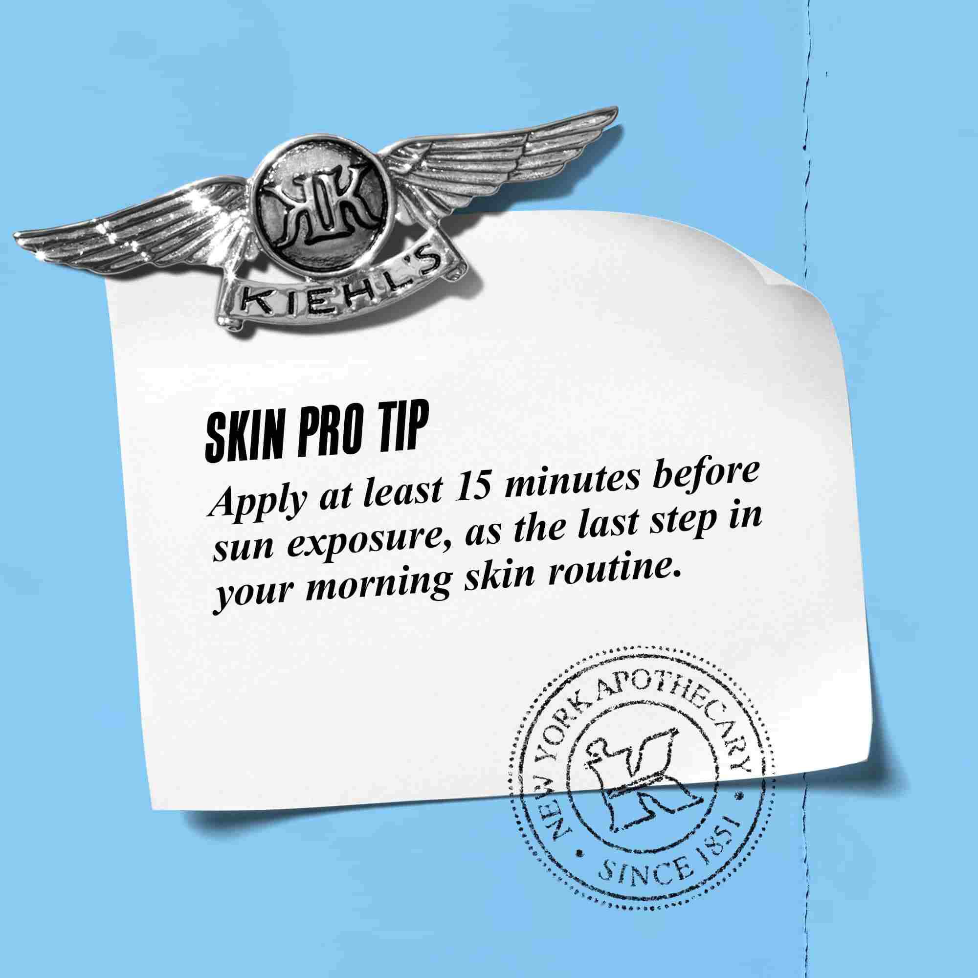 Grafik med tekst: "Skin Pro Tip: Påfør mindst 15 minutter før soleksponering som det sidste trin i din morgenrutine."
