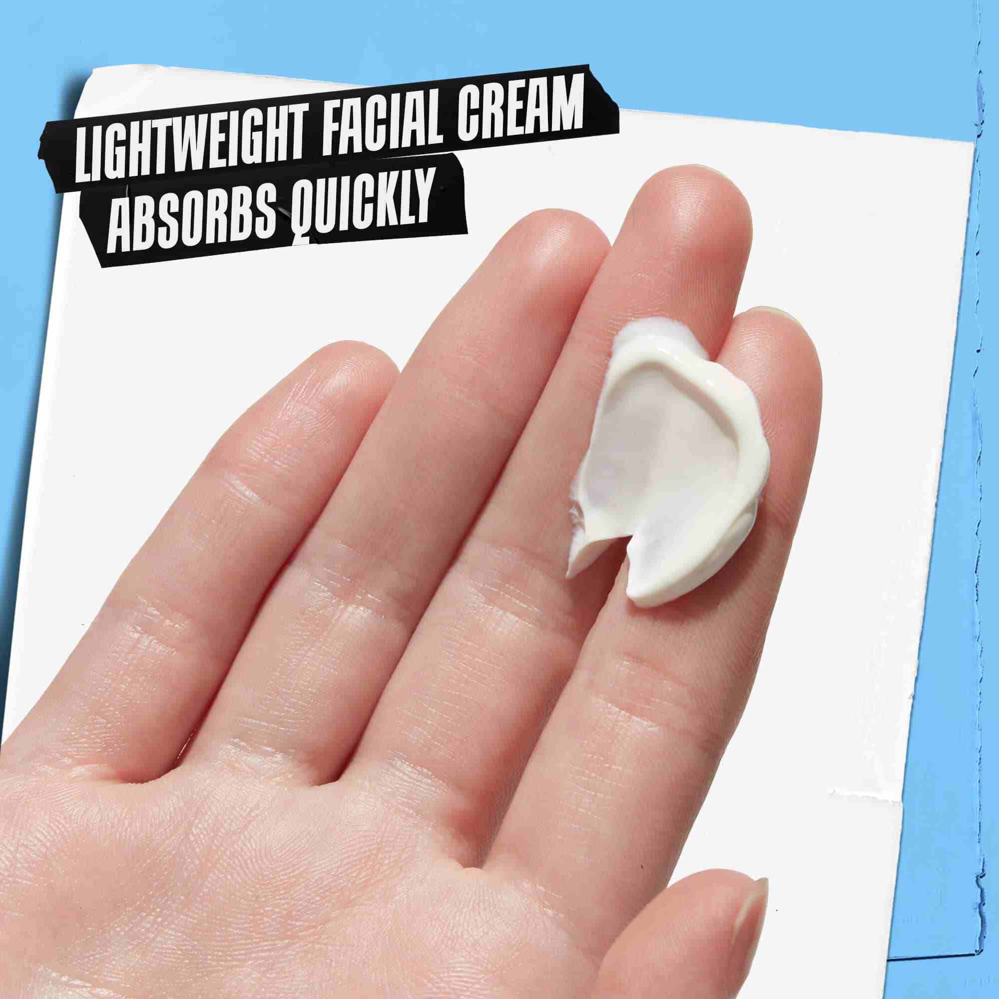 En hånd, der påfører Ultra Facial Cream SPF 30 maerket "Let ansigtscreme absorberes hurtigt."