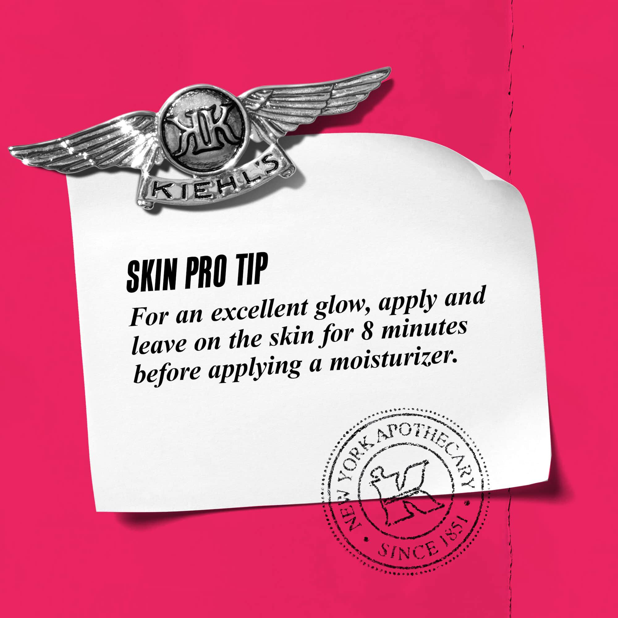 Grafik med tekst: "Skin Pro Tip: For en fremragende glød, påfør og lad sidde på huden i 5 minutter, før du påfører en fugtighedscreme."