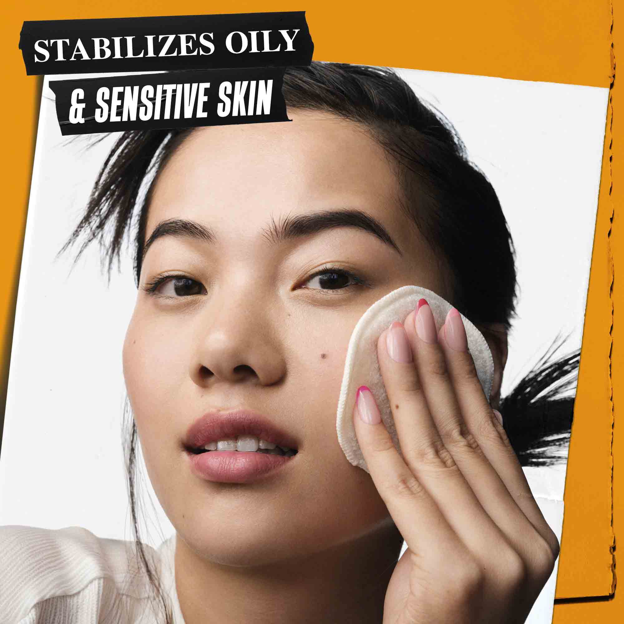 En person, der påfører Calendula Herbal-Extract Toner på huden. Teksten understreger dens evne til at stabilisere fedtet og følsom hud.