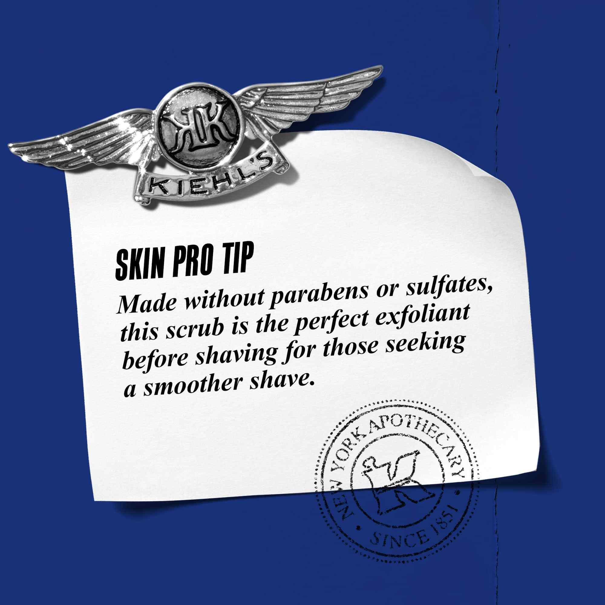 Grafik med tekst: "Skin Pro Tip: Fremstillet uden parabener eller sulfater, denne scrub er den perfekte eksfoliering før barbering for dem, der søger en glattere barbering."