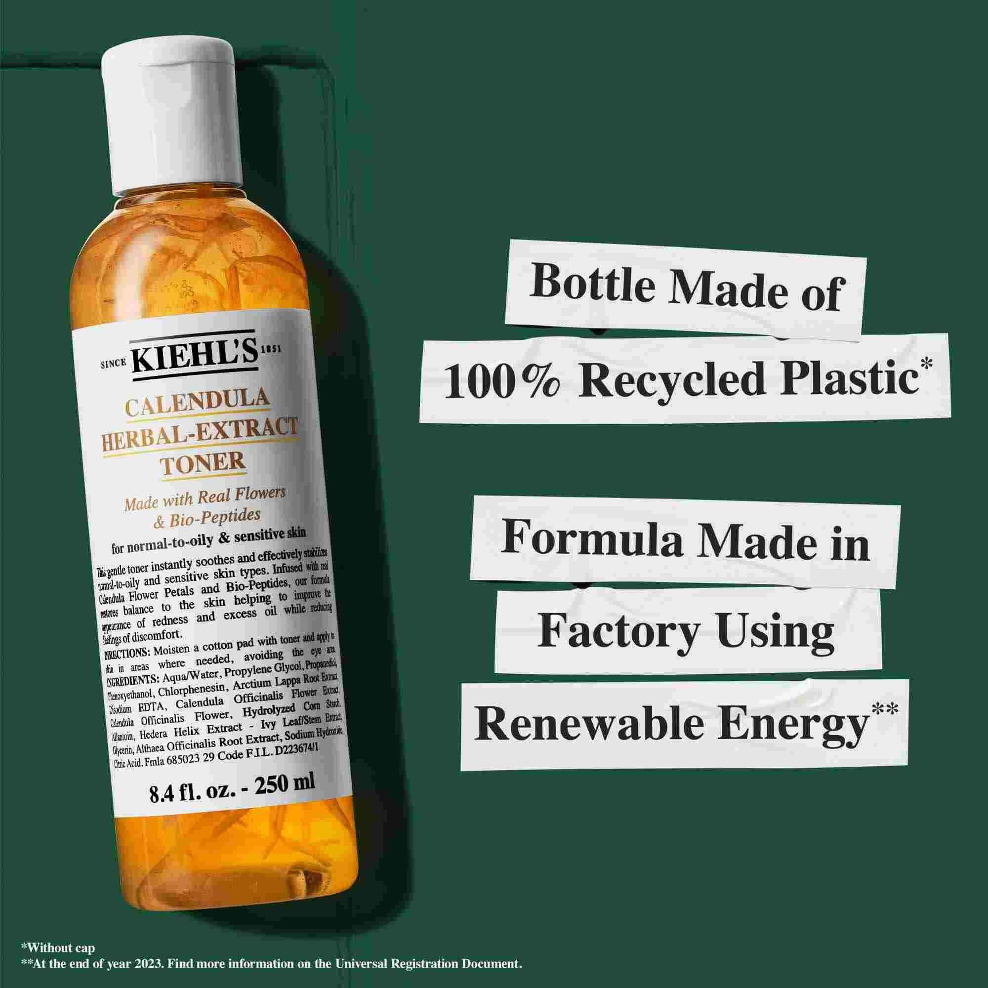 En flaske Calendula Herbal-Extract Toner med tekst, der fremhaever baeredygtighedsfunktioner: "Flaske lavet af 100% genbrugsplast" og "Formel produceret på fabrik ved hjaelp af vedvarende energi."